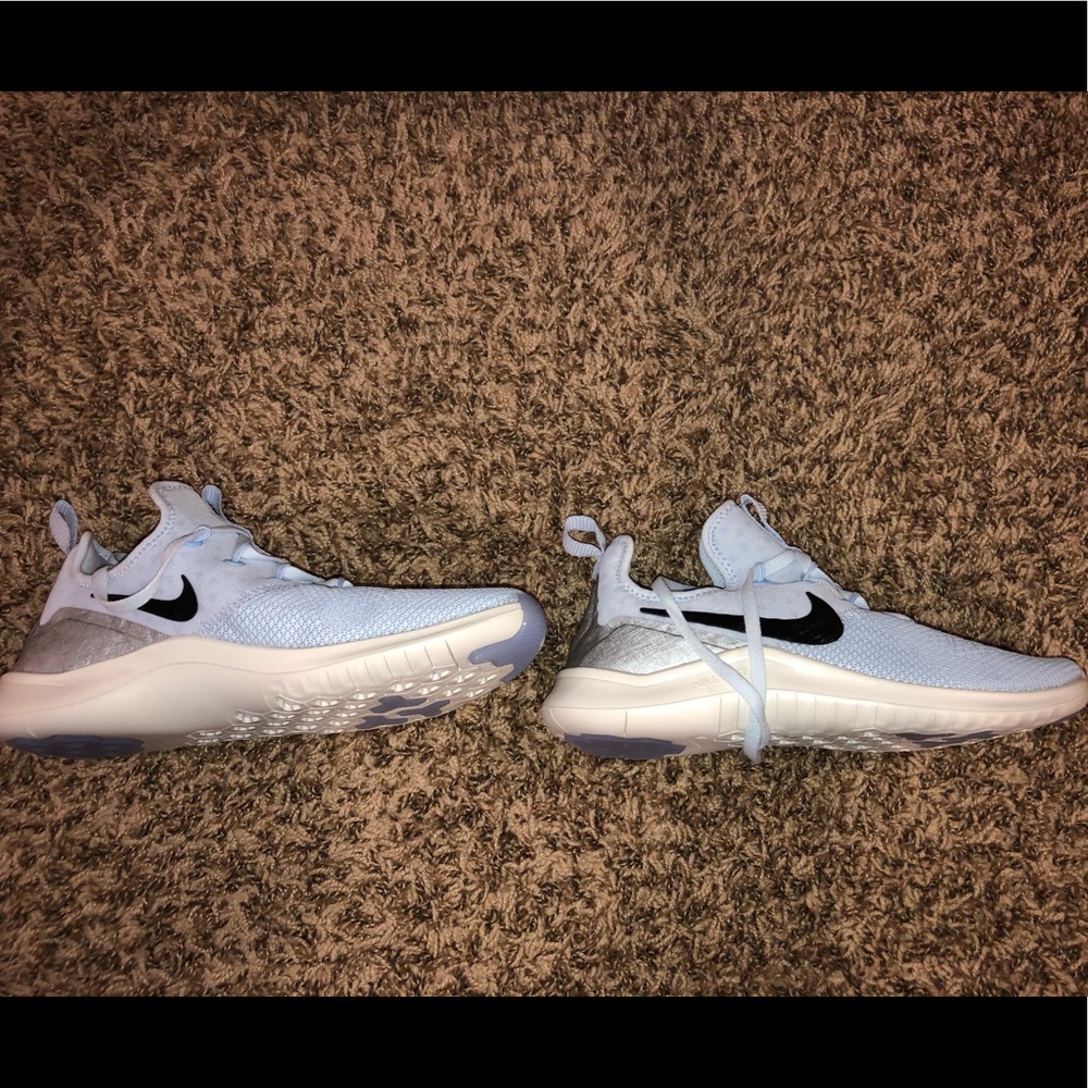 Women’s NWOT Nike shoes size 7